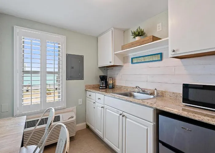 Apartment Beachview 321 Across From The Hangout *